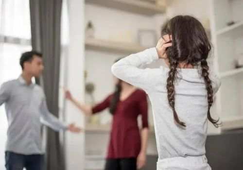 青岛调查取证：欠钱的离婚了一人一半吗